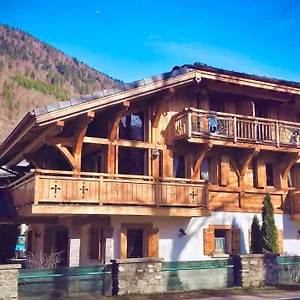 https://chalet-clos-moccand.hotels-rhonealpes.com